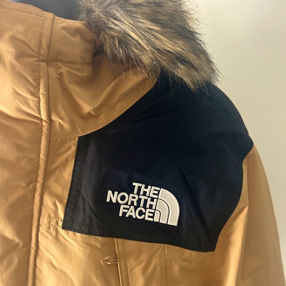Brand new North Face parka with tags - Picture 8 of 16